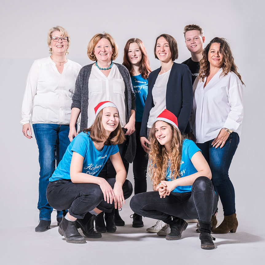 Gruppenfoto der hauptamtlichen AmberMed Mitarbeiter*innen